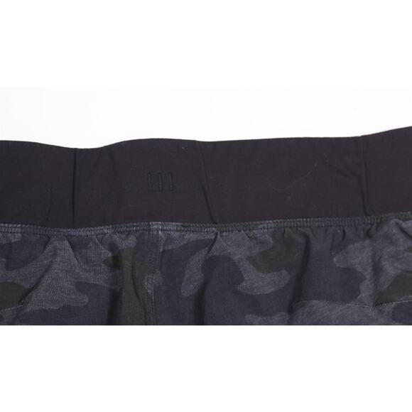 Lululemon Men's License to Train Gray Black Camo Shorts Medium - Picture 4 of 8